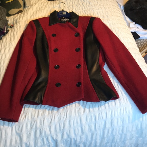 Designer red wool blazer with leather accents - Picture 6 of 9